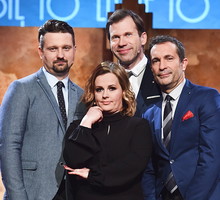 Warszawa, 22.01.2016. Kabaret HRABI, skecz "Lubię to". Nz. aktorzy Joanna Kołaczkowska (2L), Tomasz Majer (2P), Dariusz Kamys (P), Łukasz Pietsch