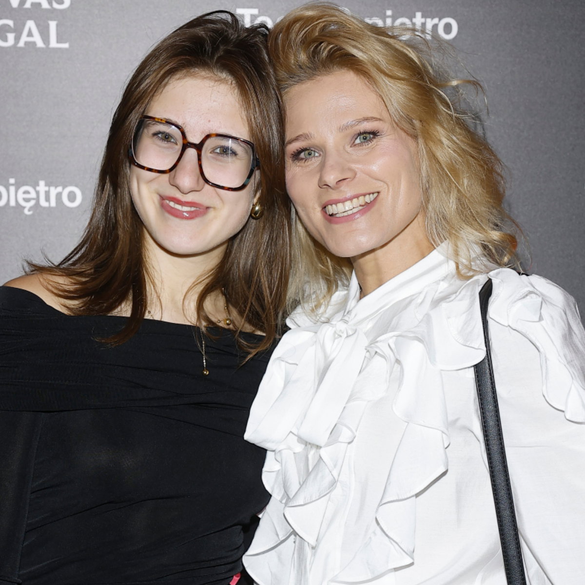 jamniki (2) -Julia Gąsowska, Anna Głogowska