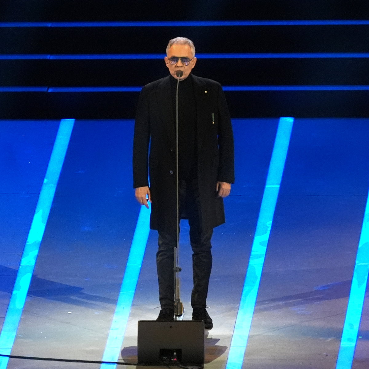 jamniki (2) - Andrea Bocelli, ceremonia otwarcia XXV Zimowych Igrzysk Olimpijskich w Mediolanie