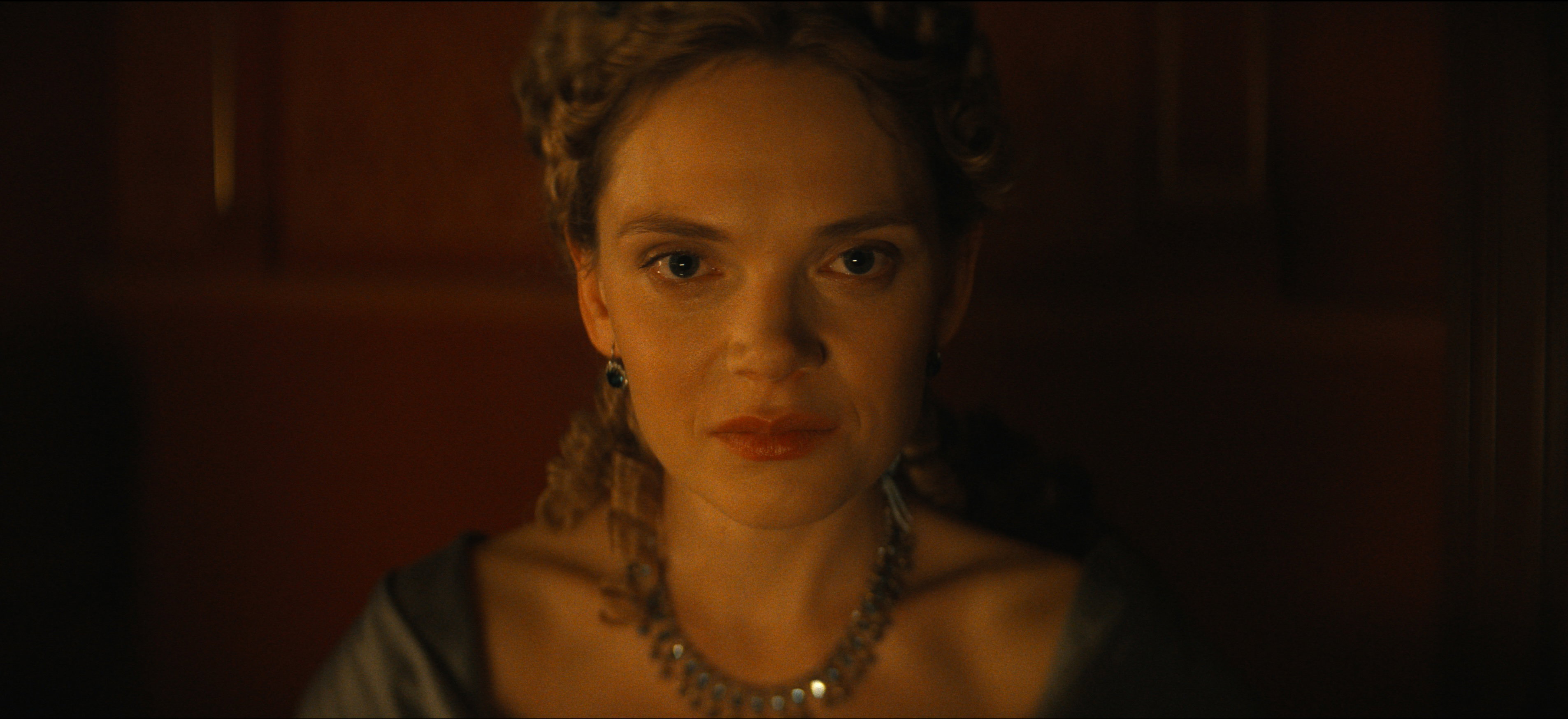 Lalka reż. Paweł Maślona - mat. prasowe Netflix. Na zdjęciu Sandra Drzymalska jako Izabela Łęcka