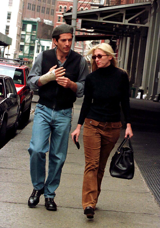 1999 - John F. Kennedy Jr and wife Carolyn Bessette Kennedy walk in Tribeca, New York City. (Credit Image: Michael Ferguson/Globe Photos/ZUMAPRESS.com)