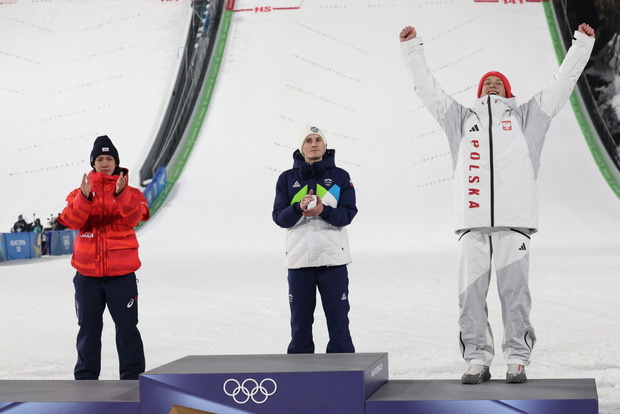 Kacper Tomasiak Ren Nikaido i Domen Prevc