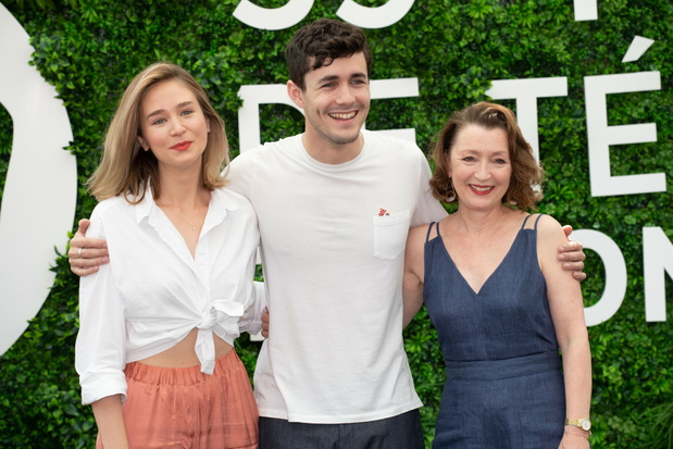 Lesley Manville z Zofią Wichłacz oraz Jonahem-Hauerem Kingiem