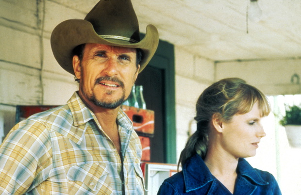 ROBERT DUVALL, TESS HARPER, kadr z filmu „Pod czułą kontrolą” (1983)