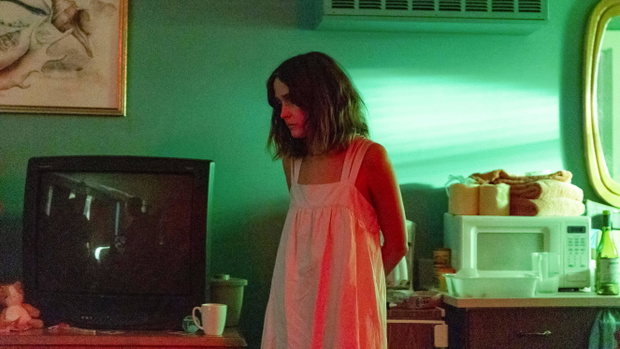 Rose Byrne w filmie "Kopnęłabym Cię gdybym mogła".