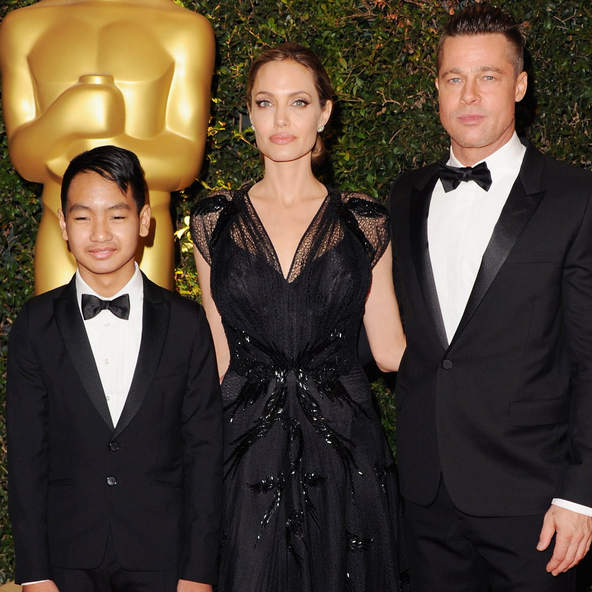 jamniki (2) - Angelina Jolie, Brad Pitt i Maddox Jolie-Pitt, 2013 r.