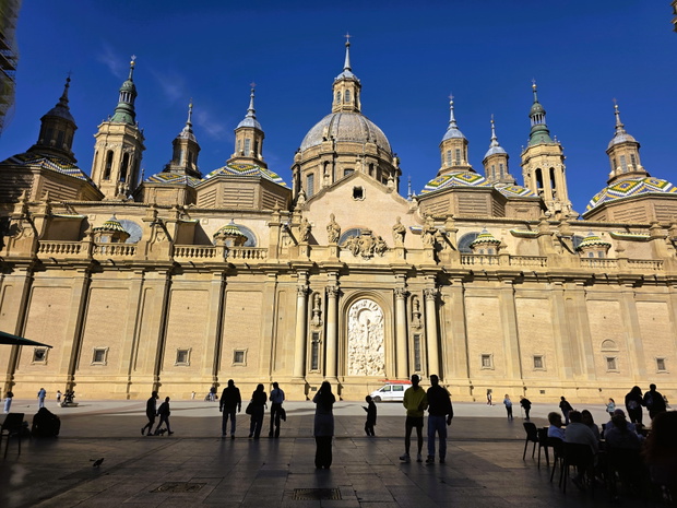 PLAZA DEL PILAR, JEDEN Z NAJWIĘKSZYCH PLACÓW EUROPY