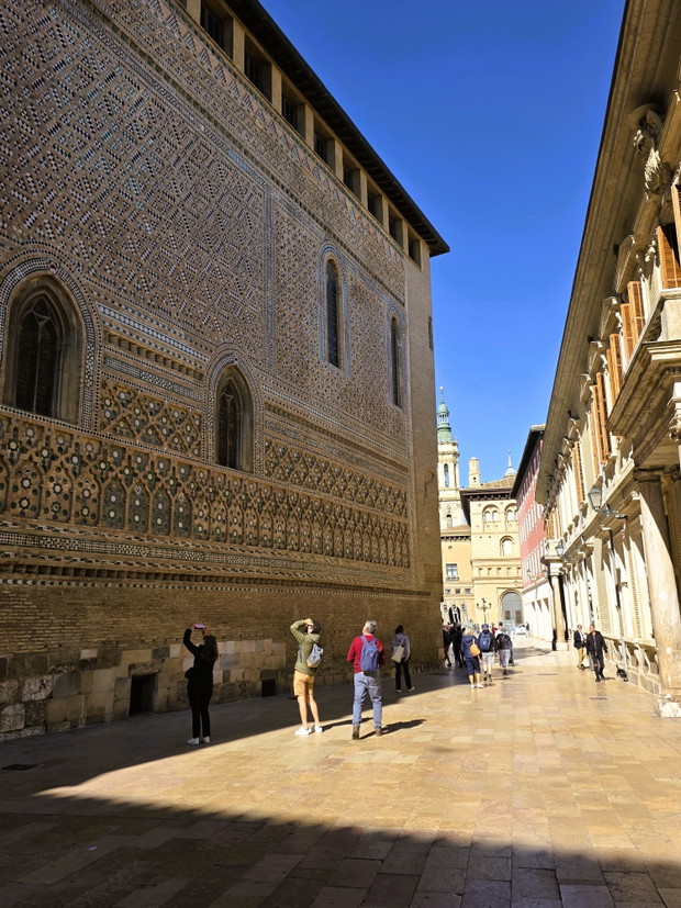STARE MIASTO, PO LEWEJ KATEDRA LA SEO