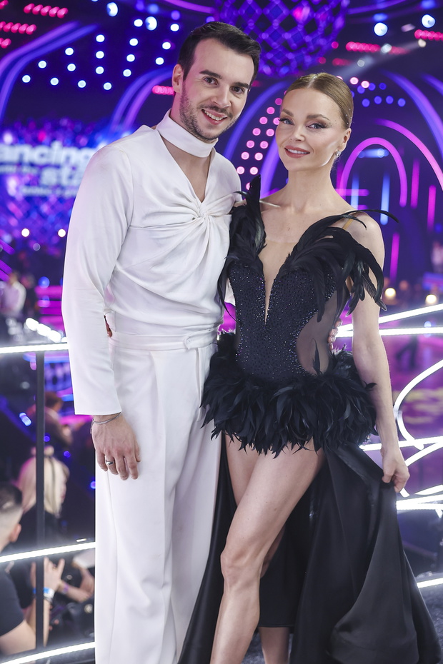 Albert Kosiński, Izabella Miko
