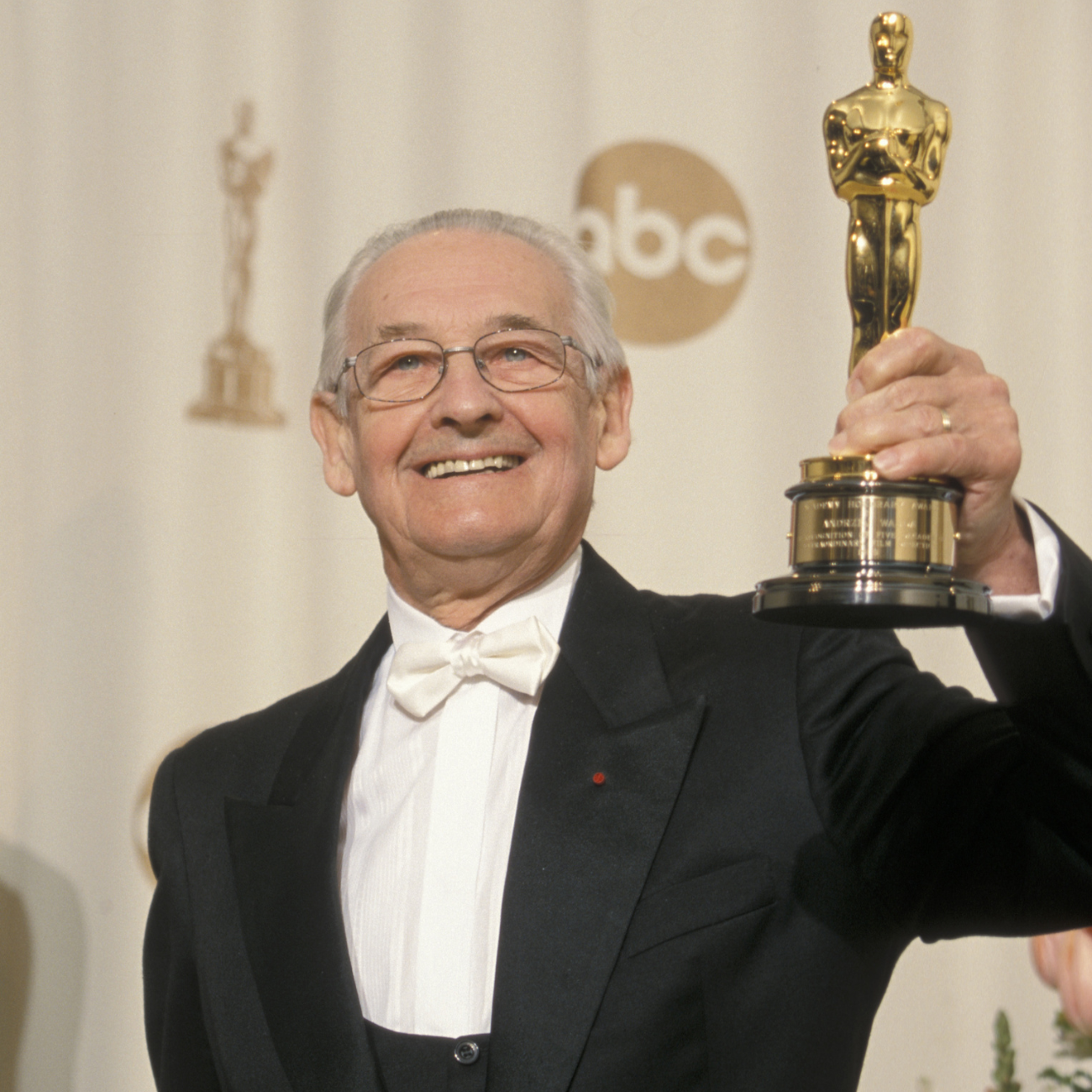 Andrzej Wajda z honorowym Oscarem za całokształt twórczości