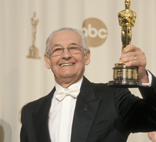 Andrzej Wajda z honorowym Oscarem za całokształt twórczości