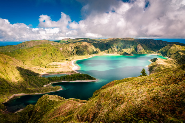 Jezioro Lago do Fogo na wyspie Sao Miguel , Azory