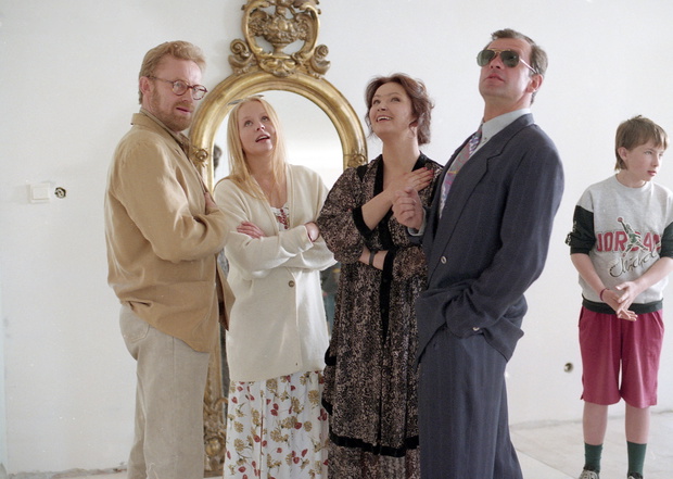 Warszawa 1995. Plan zdjęciowy filmu fabularnego pt. Pestka. Daniel Olbrychski, Agnieszka Krukówna, Anna Dymna, Tomasz Stockinger, Adam Siemion