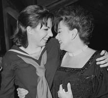 jamniki (2) - Liza Minnelli z mamą, Judy Garland 1965 r.