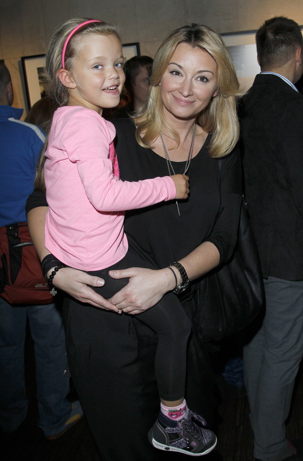 Martyna Wojciechowska, córka Maria Błaszczyk, wernisaż fotografii Rafała Olejniczaka, Warszawa, 18.09.2013 rok
