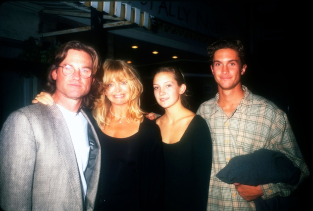 Los Angeles, California, USA 13th October 1996 (Exclusive) Actor Kurt Russell, Actress Goldie Hawn, daughter Actress Kate Hudson and son Actor Oliver Hudson on October 13, 1996 in Los Angeles, California, USA. Photo by Barry King/Alamy Stock Photo