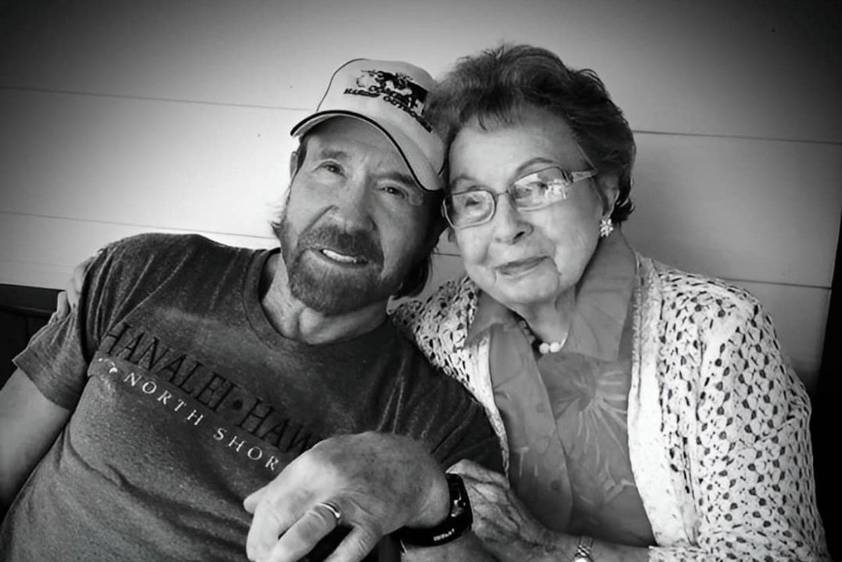 Chuck Norris z mamą.