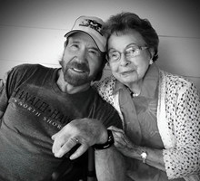 Chuck Norris z mamą.
