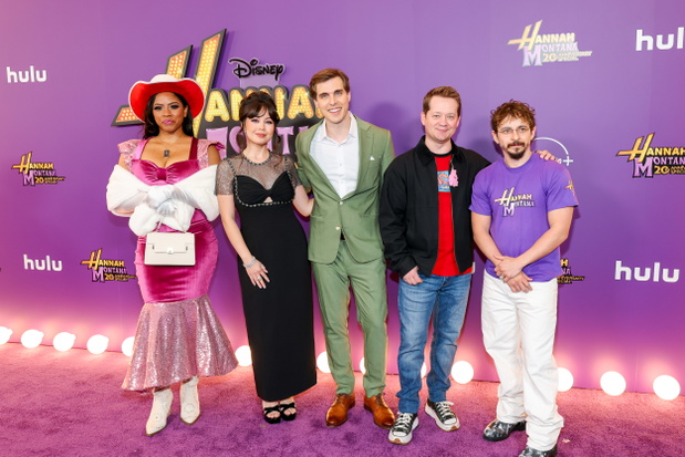 Shanica Knowles, Anna Maria Perez de Tagle, Cody Linley, Jason Earles, Moisés Arias