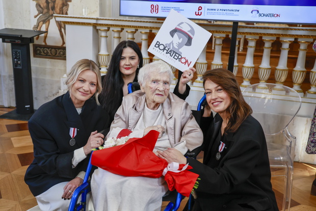 Małgorzata Kożuchowska, Magdalena Różczka, Halina Rogozińska ps. "Mała",Uroczystość wręczenia odznaczeń "Dumni z Powstańców"
