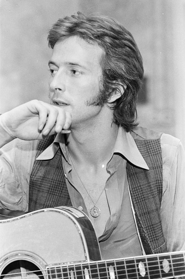 Eric Clapton Playing Accoustic Guitar In The Dressing Room Of Lyceum Ballroom