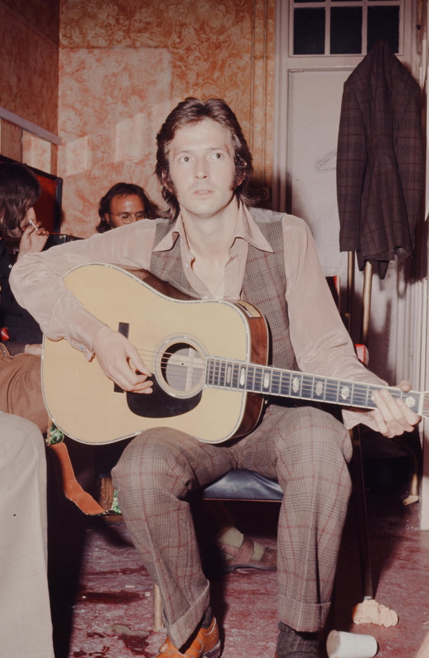 Eric Clapton Plays Acoustic Guitar At Waiting Room Of London The Lyceum Theatre