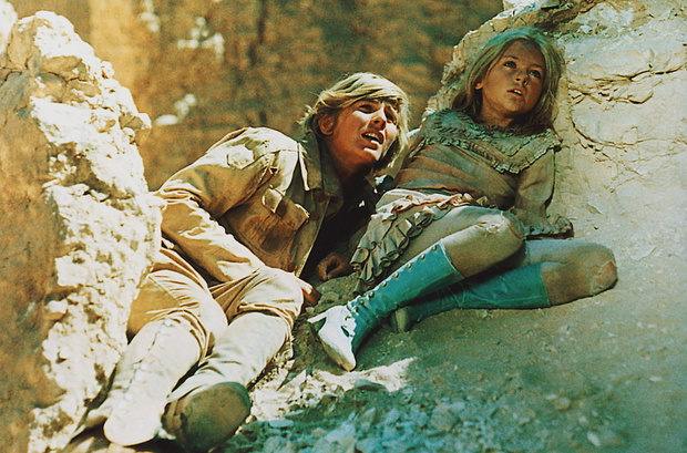 W pustyni i w puszczy, serial przygodowy, Polska 1973, reż. Władysław Ślesicki, scena z: Monika Rosca, Tomasz Mędrzak