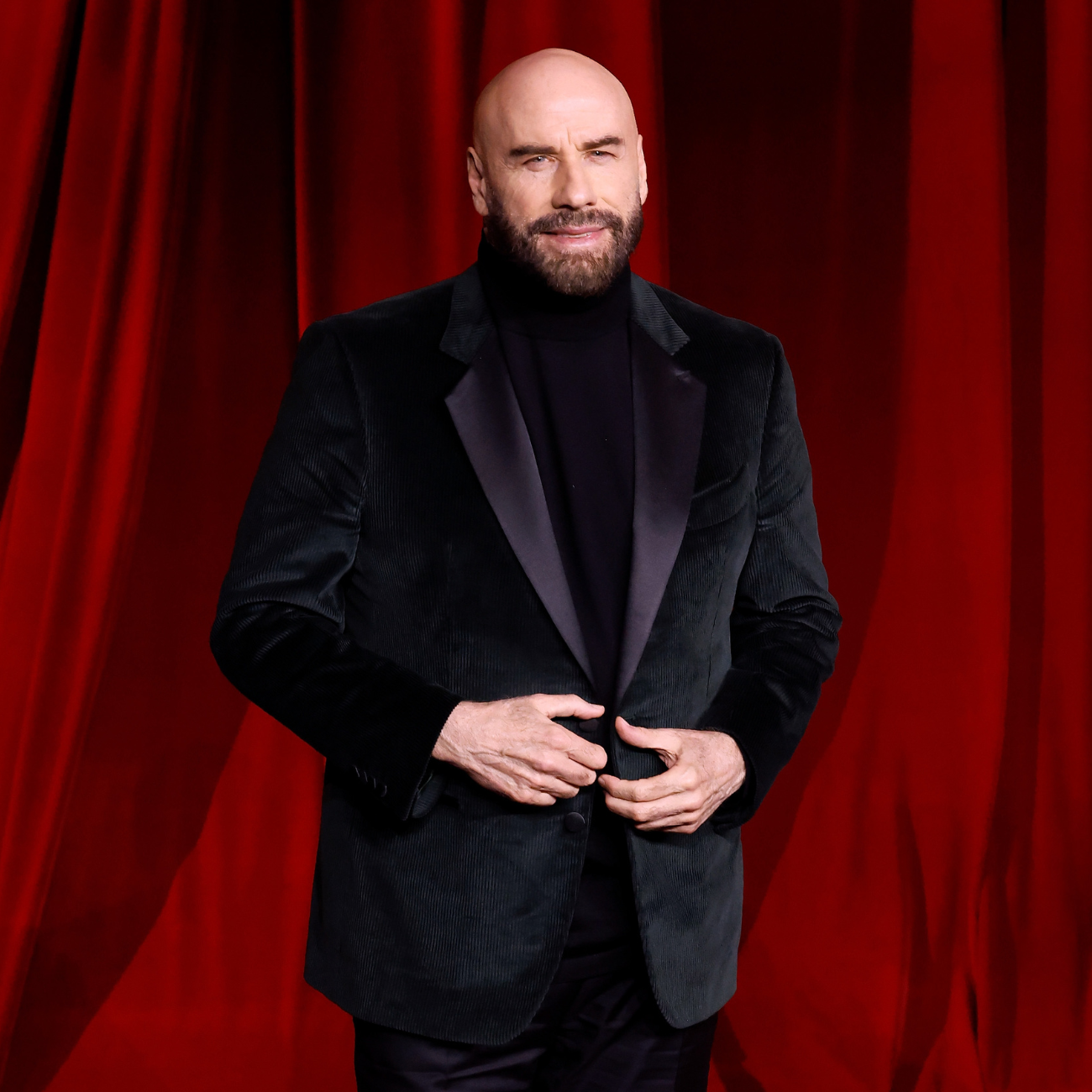 John Travolta na Academy Museum Gala - 19.11.2024, Los Angeles, USA