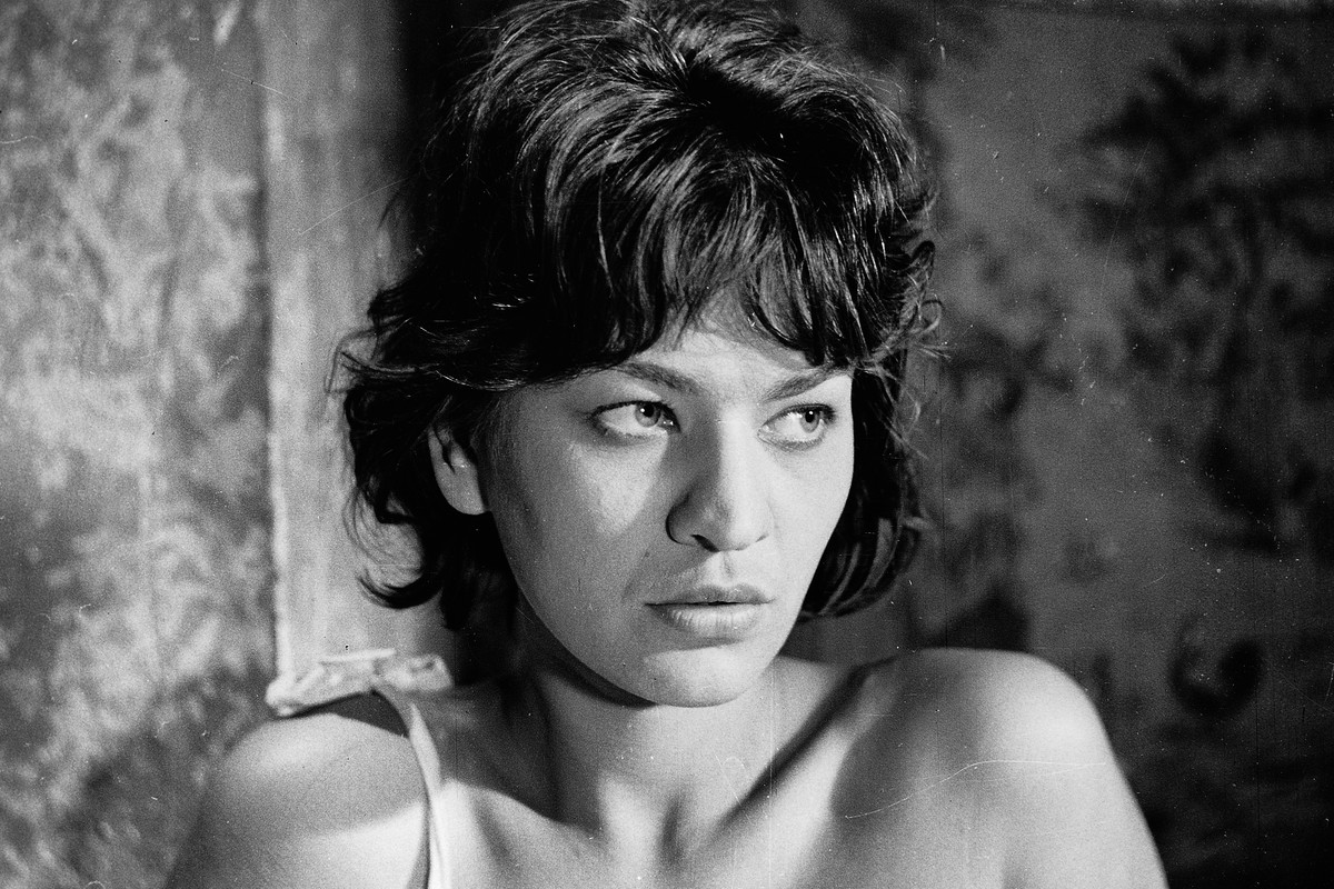 1961. Kadr z filmu "Dotknięcie nocy" w reżyserii Stanisława Barei, n/z Elżbieta Kępińska.