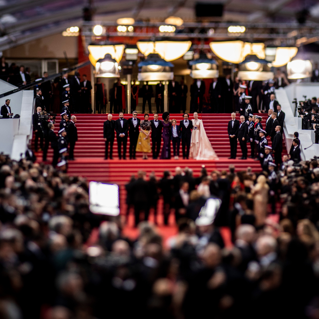 Robin Campillo, Pawel Pawlikowski, Yorgos Lanthimos, Alice Rohrwacher, Enki Bilal, Maimouna N'Diaye, Kelly Reichardt, Alejandro Gonzalez Inarritu i Elle Fanning na premierze filmu "Truposze nie umierają". 72. Festiwal Filmowy w Cannes. 14.05.2019. Cannes,