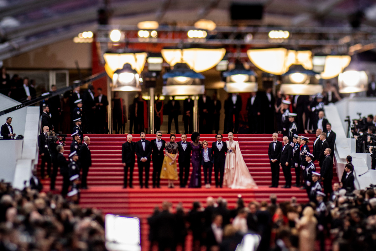 Robin Campillo, Pawel Pawlikowski, Yorgos Lanthimos, Alice Rohrwacher, Enki Bilal, Maimouna N'Diaye, Kelly Reichardt, Alejandro Gonzalez Inarritu i Elle Fanning na premierze filmu "Truposze nie umierają". 72. Festiwal Filmowy w Cannes. 14.05.2019. Cannes,