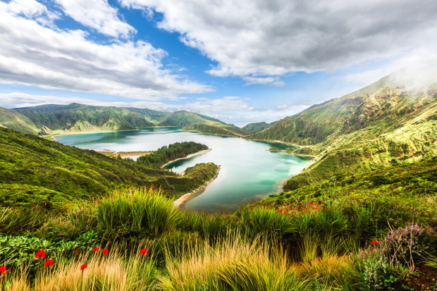 Jezioro kraterowe Lagoa do Fogo na wyspie São Miguel, Azory, Portugalia