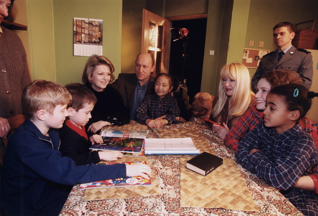 Aleksandra Szwed, Gabriela Kownacka, Maryla Rodowicz, Misheel Jargalsaikhan, Monika Mrozowska, Piotr Fronczewski, Rodzina Zastępcza Polska 2002
