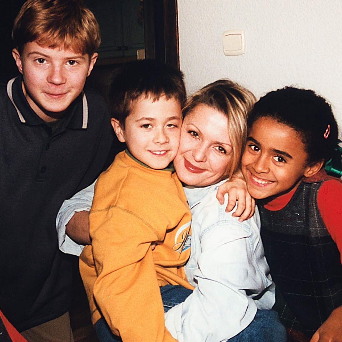 Sergiusz Żymełka, Gabriela Kownacka, Aleksandra Szwed, Misheel Jargalsaikhan, 1999 rok, Rodzina Zastępcza
