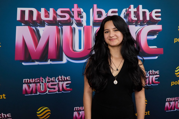 Oliwia Yanez. "Must Be The Music".