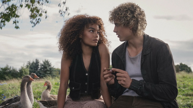 Whitney Peak i Joseph Zada."Igrzyska śmierci: Wschód słońca w dniu dożynek"