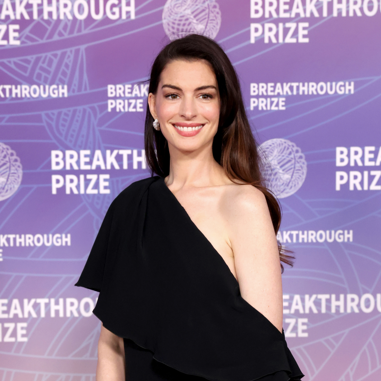 Anne Hathaway na 12. Breakthrough Prize Ceremony - 18.04.2026, Santa Monica, USA