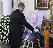 Andrzej Olechowski