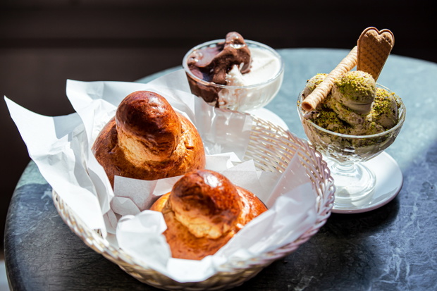 Klasyczne śniadanie: granita z broszką