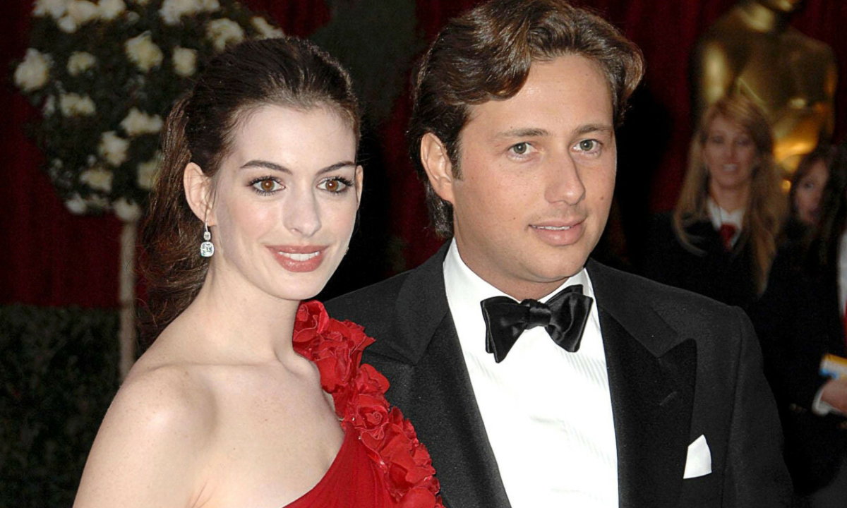 Anne Hathaway, Raffaello Follieri.