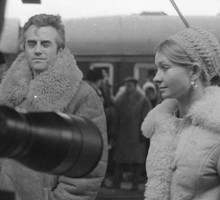 Andrzej Łapicki i Elżbieta Czyżewska na planie filmu pt. Wszystko na sprzedaż, 1968 r.