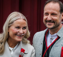 Mette-Marit i książę Haakon podczas obchodów święta konstytucji Norwegii