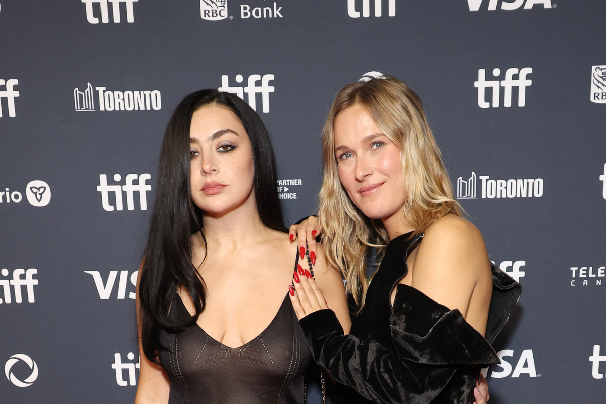Charli XCX i Lena Góra na premierze filmu "Erupcja" podczas Międzynarodowego Festiwalu Filmowego w Toronto, 4.09.2025, Toronto, Kanada