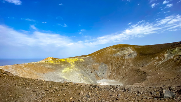 Wielki krater na Vulcano