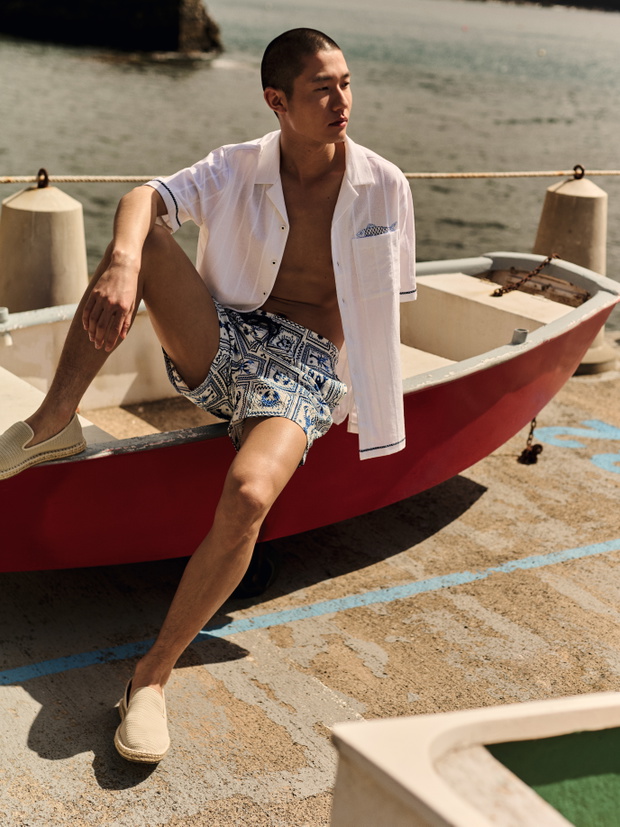 20260311_ExtCampaign_OwningTheSummer_D6_EmbroideredFishShirt_PI_Shot321_300DPI_CMYK
