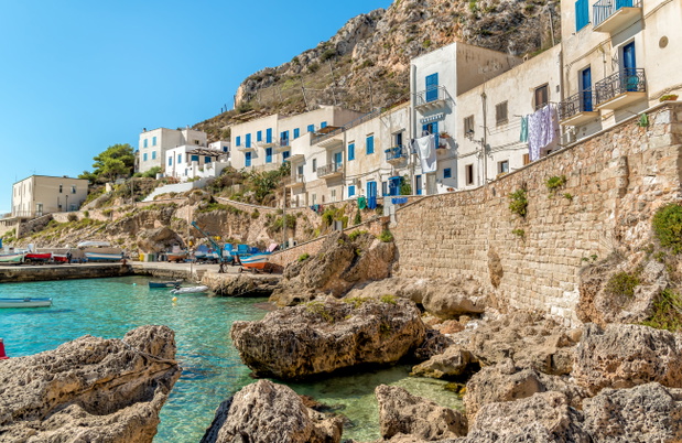 Domy na Levanzo zachwycają detalami.