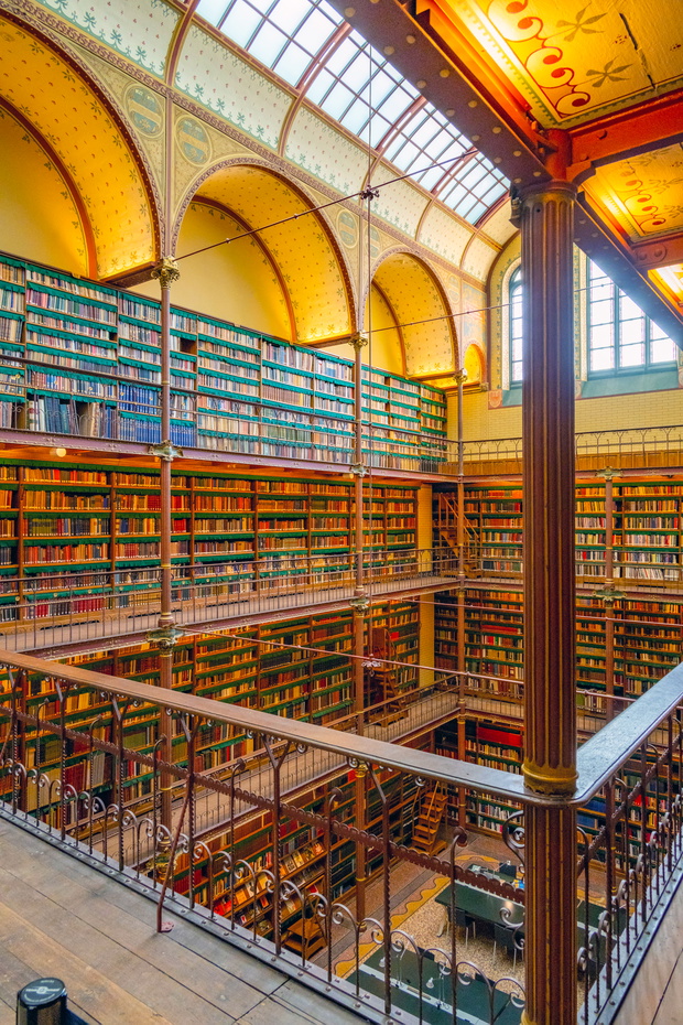 Biblioteka w Rijksmuseum. Znajdują się tu największe i najstarsze w Holandii zbiory z dziedziny historii sztuki.