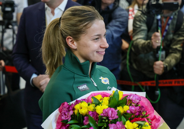 08.06.2026. Warszawa. Powitanie tenisistki Mai Chwalinskiej (n/z) na lotnisku Chopina, po jej powrocie z finalu Roland Garros 2026.