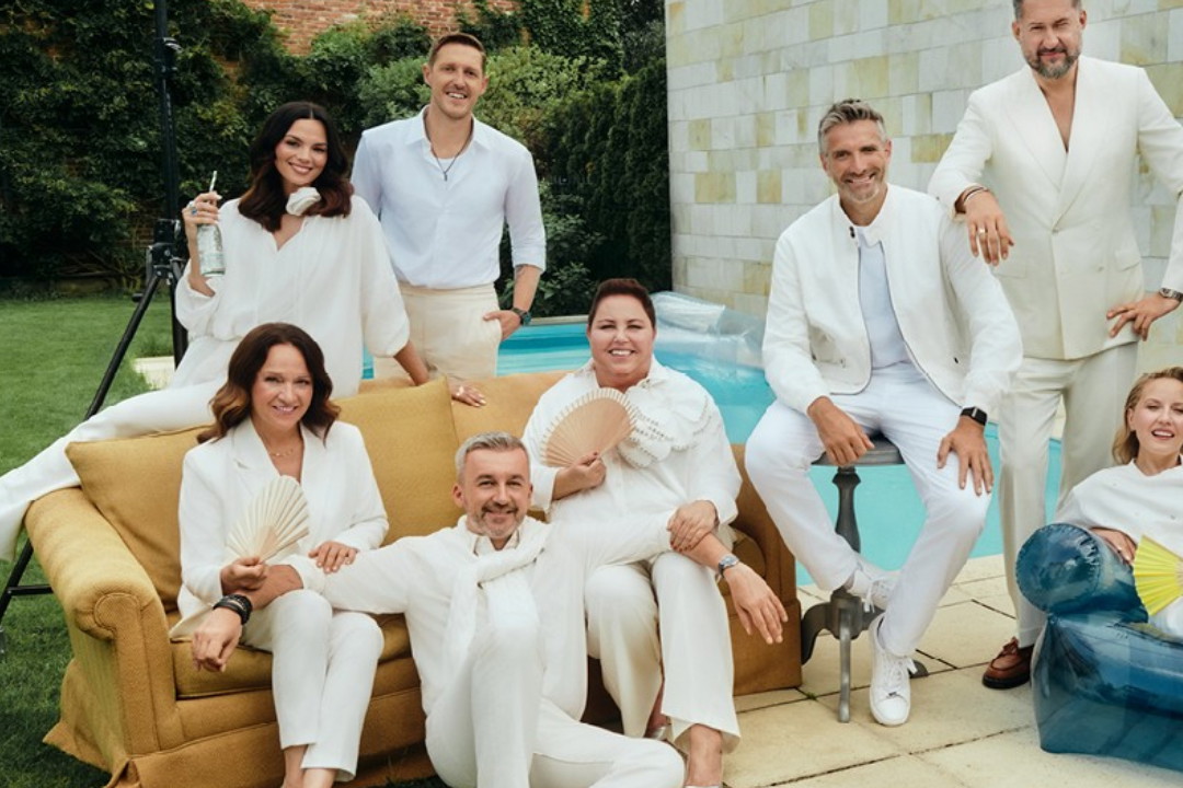 Siedzą: Ewa Drzyzga, Krzysztof Skórzyński, Dorota Wellman, Sandra Hajduk-Popińska. Stoją: Paulina Krupińska-Karpiel, Damian Michałowski, Maciej Dowbor i Marcin Prokop, Viva! 17/2025