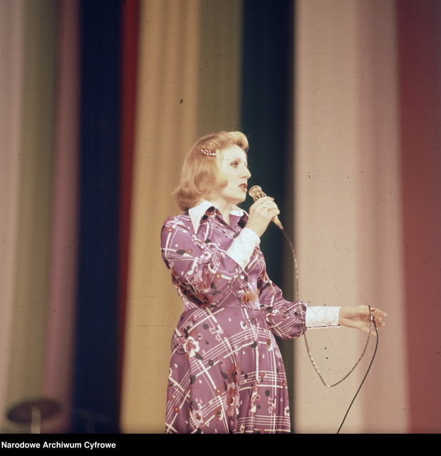 Ewa Śnieżanka podczas występu, 1974 r.